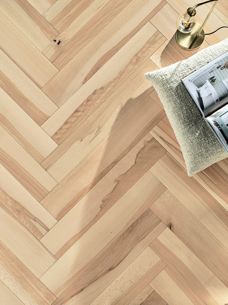 PARQUET BATON ROMPU R+L 139 HETRE FLAMME BOIS FLOTTE 14X139MM 4 CHANFREINS - VERNIS MAT - SUPPORT CP