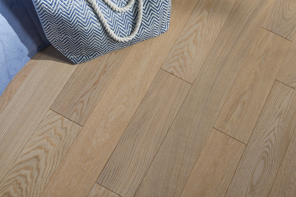 PARQUET DIVA 90 CLIC CHENE CLASSIC LINEN 12X90MM 4 CHANFREINS- VERNIS MAT- SUPPORT HDF