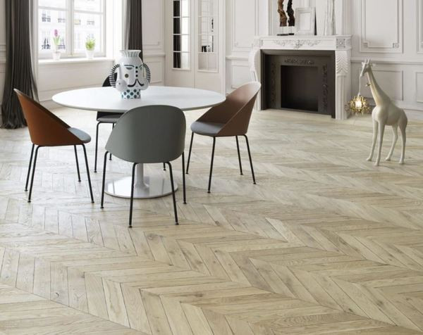 PARQUET MASSIF CHENE OPERA 14X90MM POINTE/HONGRIE 45° - CHOIX RUSTIQUE/CAMPAGNE - VERNIS INCOLORE VIEILLI - RL
