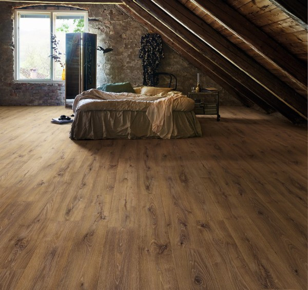 SOL STRATIFIE PERGO ARENDAL PRO 4 CHANFREINS 1380X190X9MM L0239-04307 CHENE GRANGE - COLIS 1.573M2