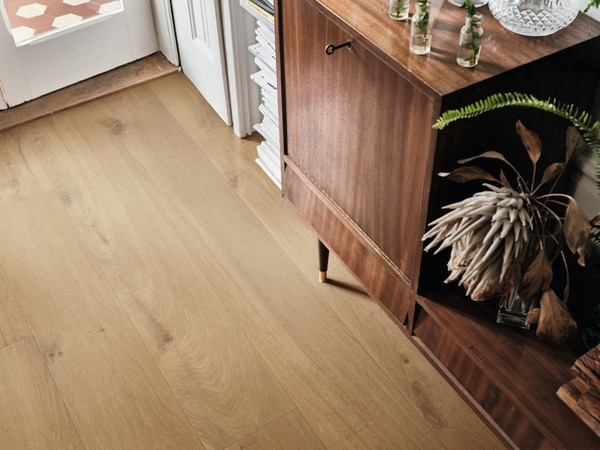 SOL STRATIFIE PERGO VISBY PRO 4 CHANFREINS 1380X190X8MM L0231-03375 CHENE DE VILLAGE - COLIS 1.835M2