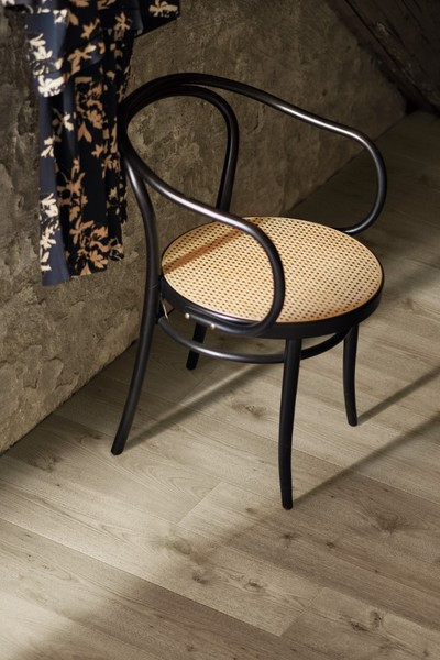SOL STRATIFIE PERGO ARENDAL 4 CHANFREINS 1380X190X9MM L0339-04309 CHENE PRAIRIE - COLIS 1.573M2