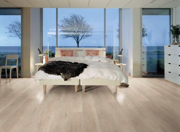 SOL STRATIFIE PERGO VISBY 4 CHANFREINS 1380X190X8MM L0331-03369 CHENE DE NOUVELLE ANGLETERRE - COLIS 1.835M2