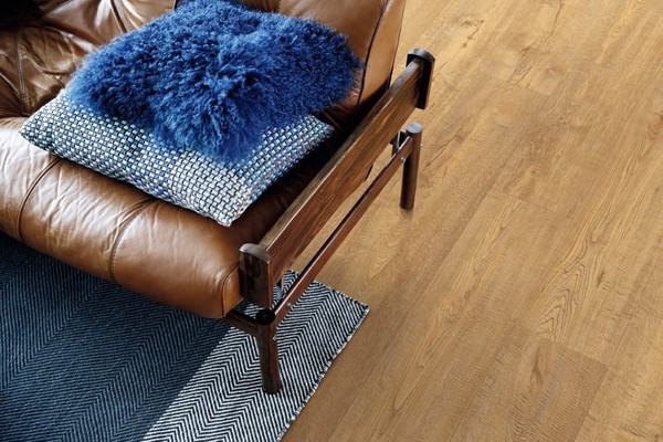 SOL STRATIFIE PERGO VISBY 4 CHANFREINS 1380X190X8MM L0331-03376 CHENE VINTAGE BROSSE - COLIS 1.835M2