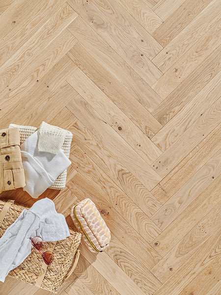 PARQUET BATON ROMPU R+L 90 CHENE ZENITUDE BOIS FLOTTE 12X90MM 4 CHANFREINS - VERNIS SATINE - SUPPORT HDF MONOLAME