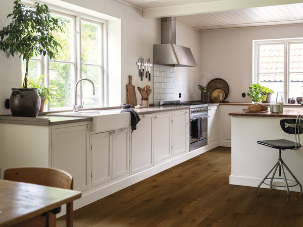 SOL LVT RIGIDE PERGO NAMSEN PRO V4207-40228 1251x189x5MM-CHENE LAKELAND FONCE-COLIS 2,837M2.