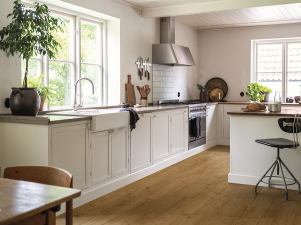 SOL LVT RIGIDE PERGO NAMSEN PRO V4207-40314 1251x189x5MM-CHENE CABINE DORE-COLIS 2,837M2.