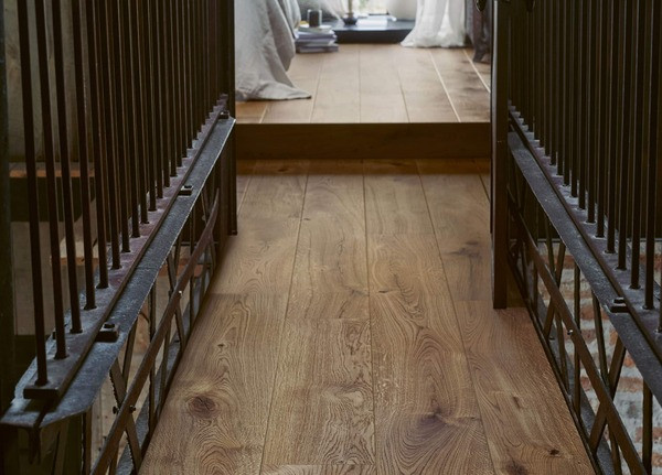 PARQUET DIVA 184 R+L CHENE HERITAGE HUILE CUIR  14X184MM 2 CHANFREINS ARRONDIS - HUILE - SUPPORT CP